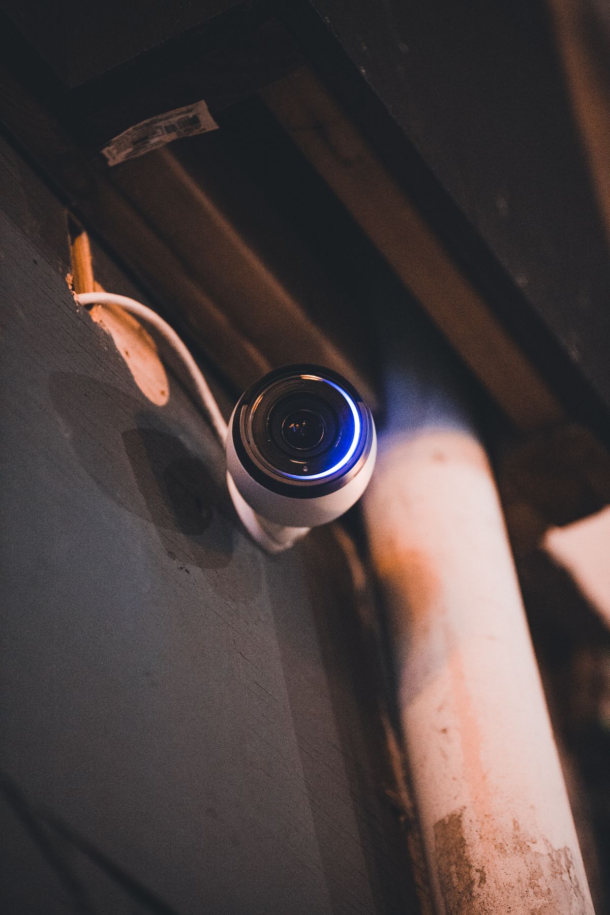 Cámara de seguridad interior integrada al sistema smart home